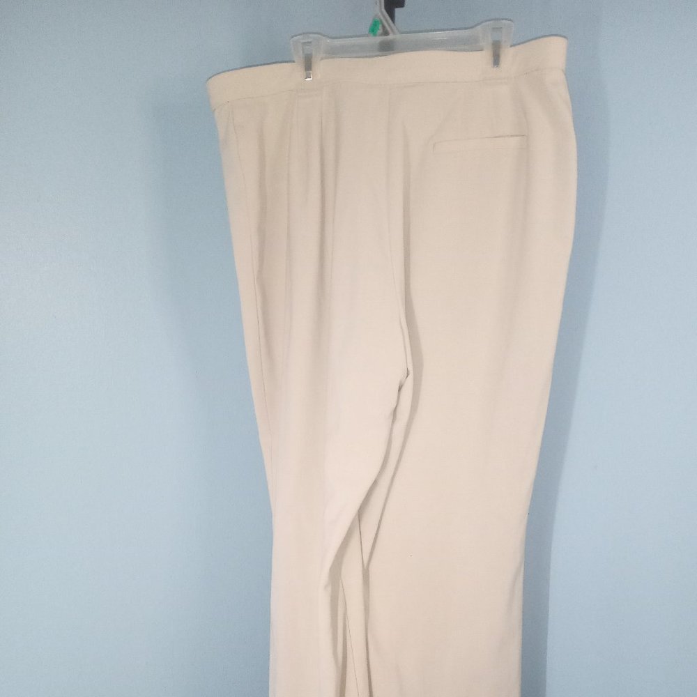 SIZE 16 EAST 5TH PETITE CREAM COLOR SLACKS / WOMEN'S PANTS